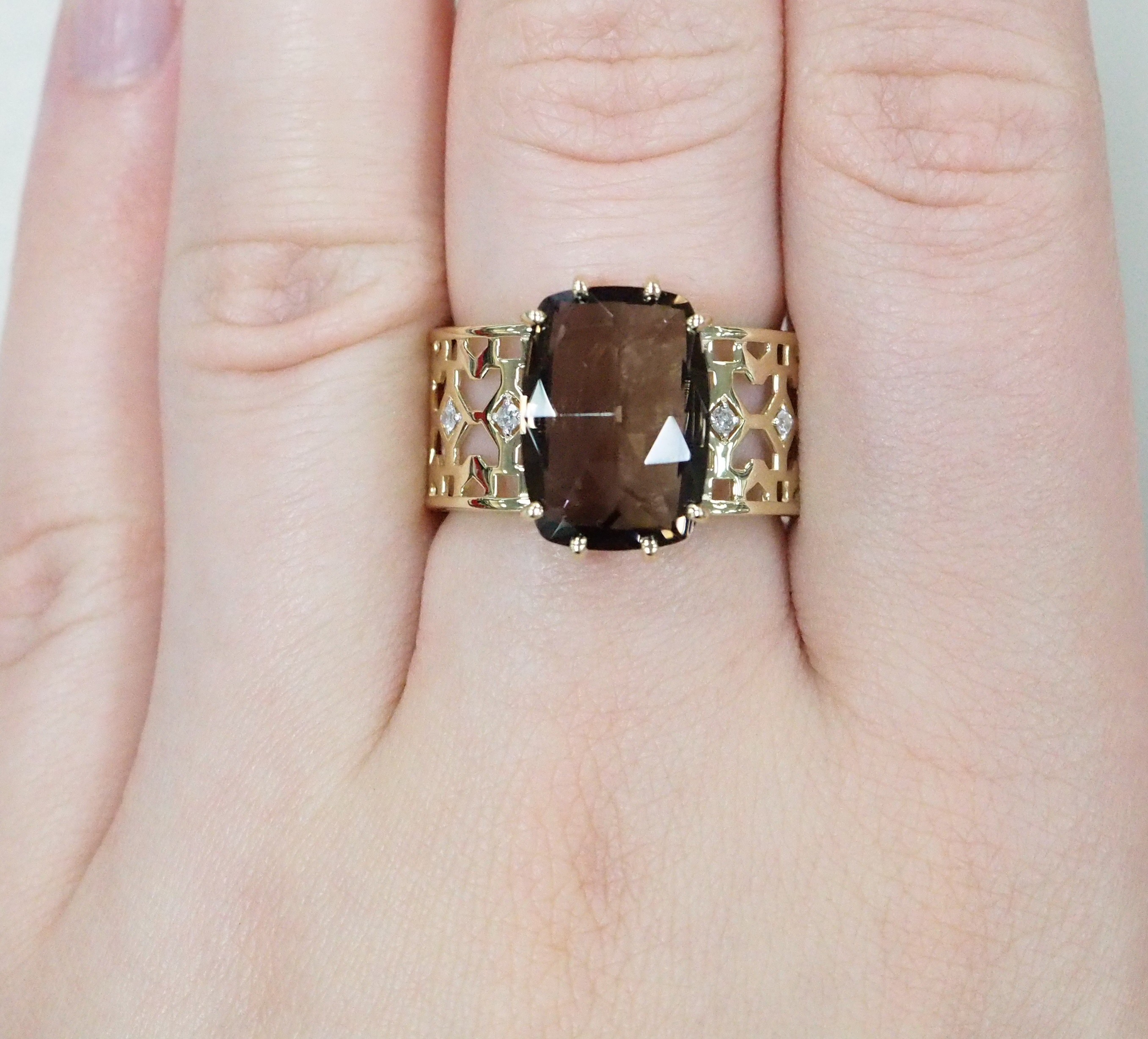 Кольцо из желтого золота с раухтопазом